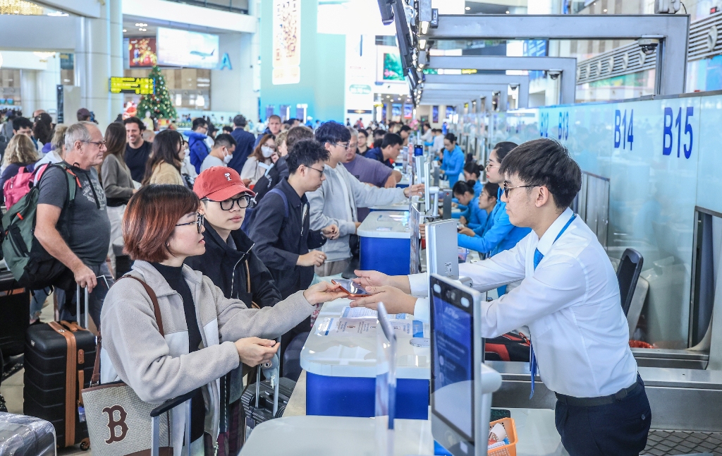 Kết quả  giám sát slot các chuyến bay đi Tháng 11 tại cảng HKQT Tân Sơn Nhất và Nội Bài