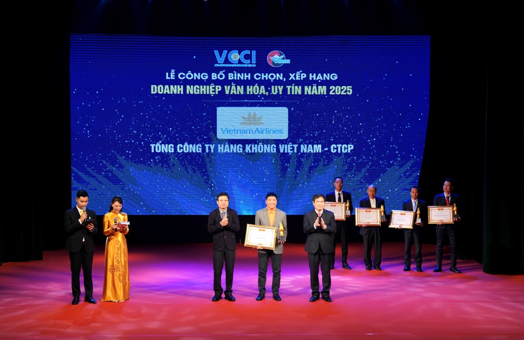Vietnam Airlines vào Top 20 Doanh nghiệp Văn hóa, Uy tín 2025