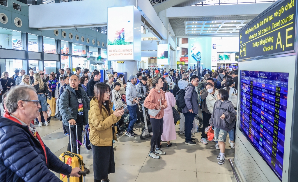 Cục trưởng Cục Hàng không Việt Nam có thẩm quyền xử phạt vi phạm hành chính với mức phạt tiền đến 100.000.000 đồng 