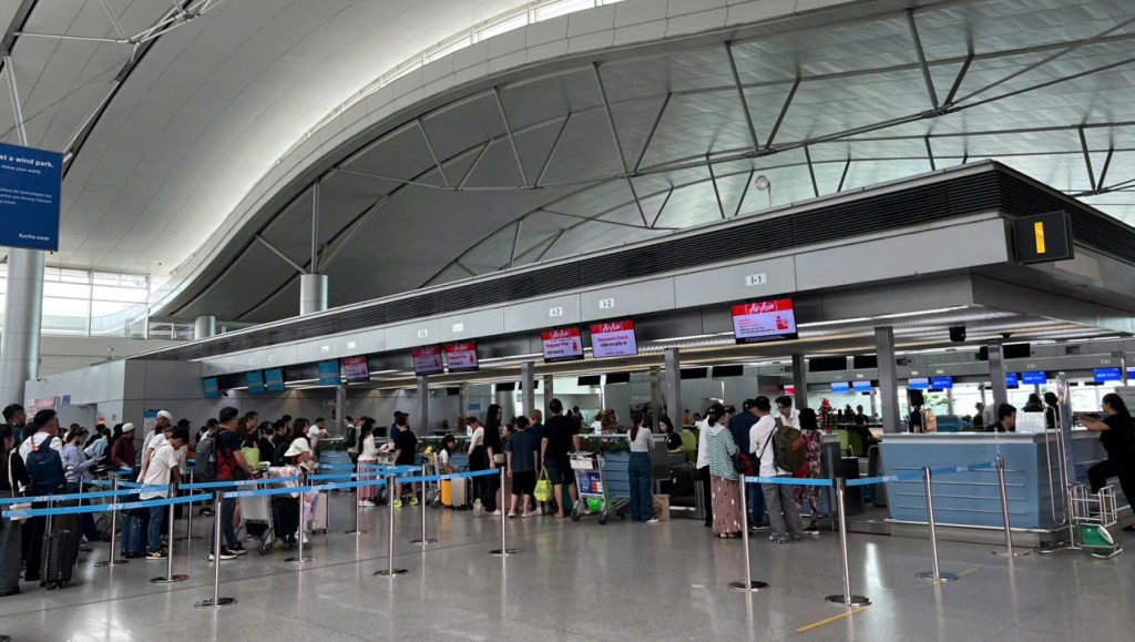 Điều chỉnh thời gian khai thác bay đêm tại 06 cảng hàng không 