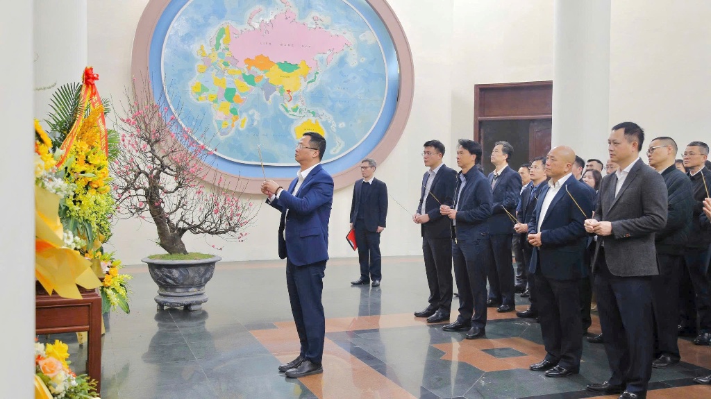 Lễ dâng hương Chủ tịch Hồ Chí Minh nhân kỷ niệm 96 năm Ngày thành lập Đảng