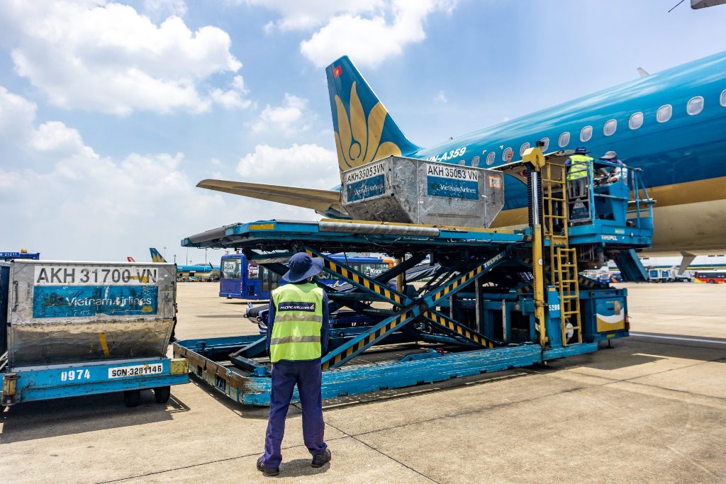 Kết quả giám sát các chuyến bay đi tại Cảng HKQT Tân Sơn Nhất và Nội Bài - Tháng 12/2025