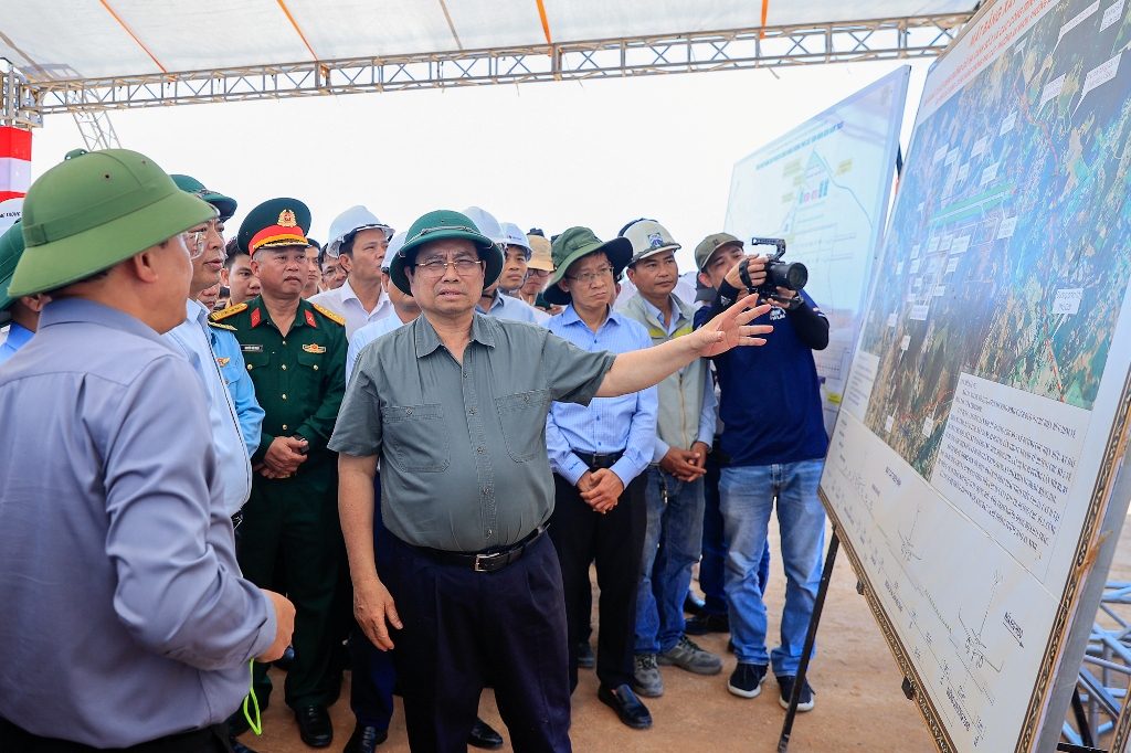 Rút ngắn 3 tháng tiến độ nâng cấp Cảng hàng không Phù Cát