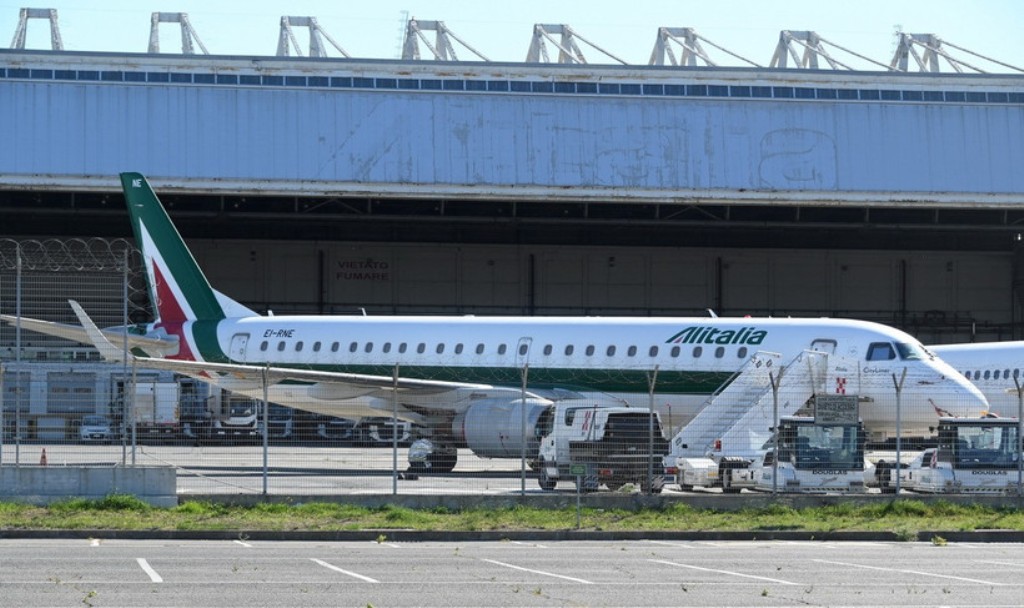 Nhiều sân bay lớn tại Italy hạn chế cung cấp nhiên liệu hàng không