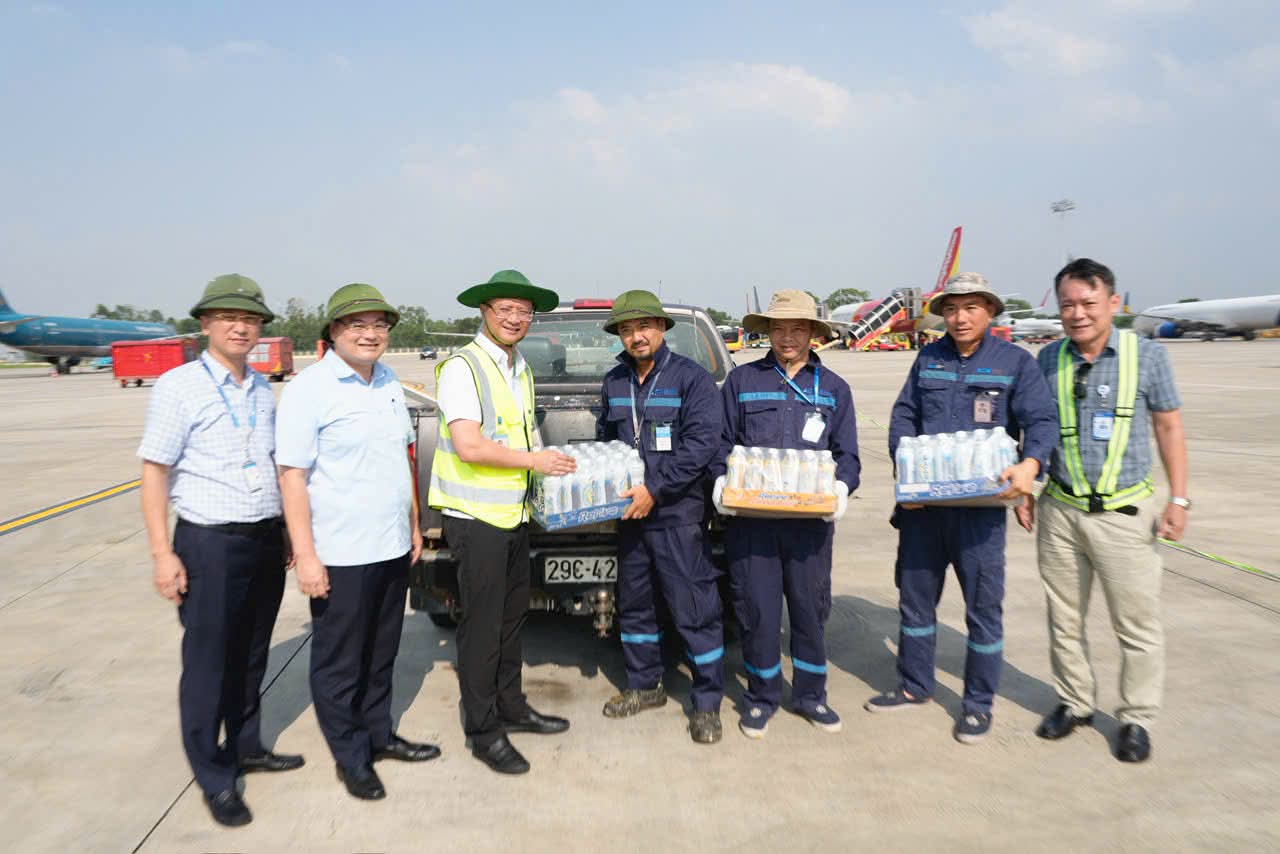 Cục trưởng Uông Việt Dũng động viên tinh thần người lao động trong thời tiết nắng nóng cao điểm Hè 2026