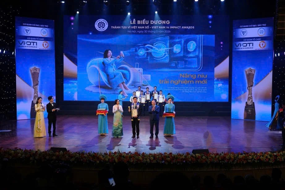 Vietnam Airlines giành  cú đúp giải thưởng chuyển đổi số và sức mạnh mềm
