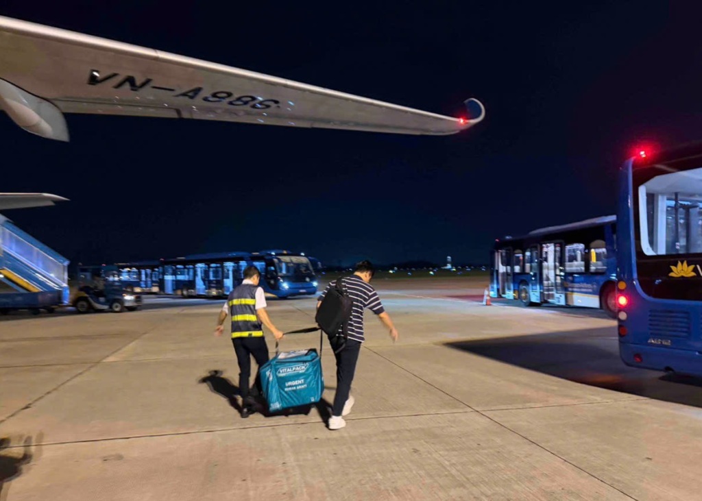 Vietnam Airlines hai lần thay đổi kế hoạch chuyến bay để chờ vận chuyên mô, tạng hiến