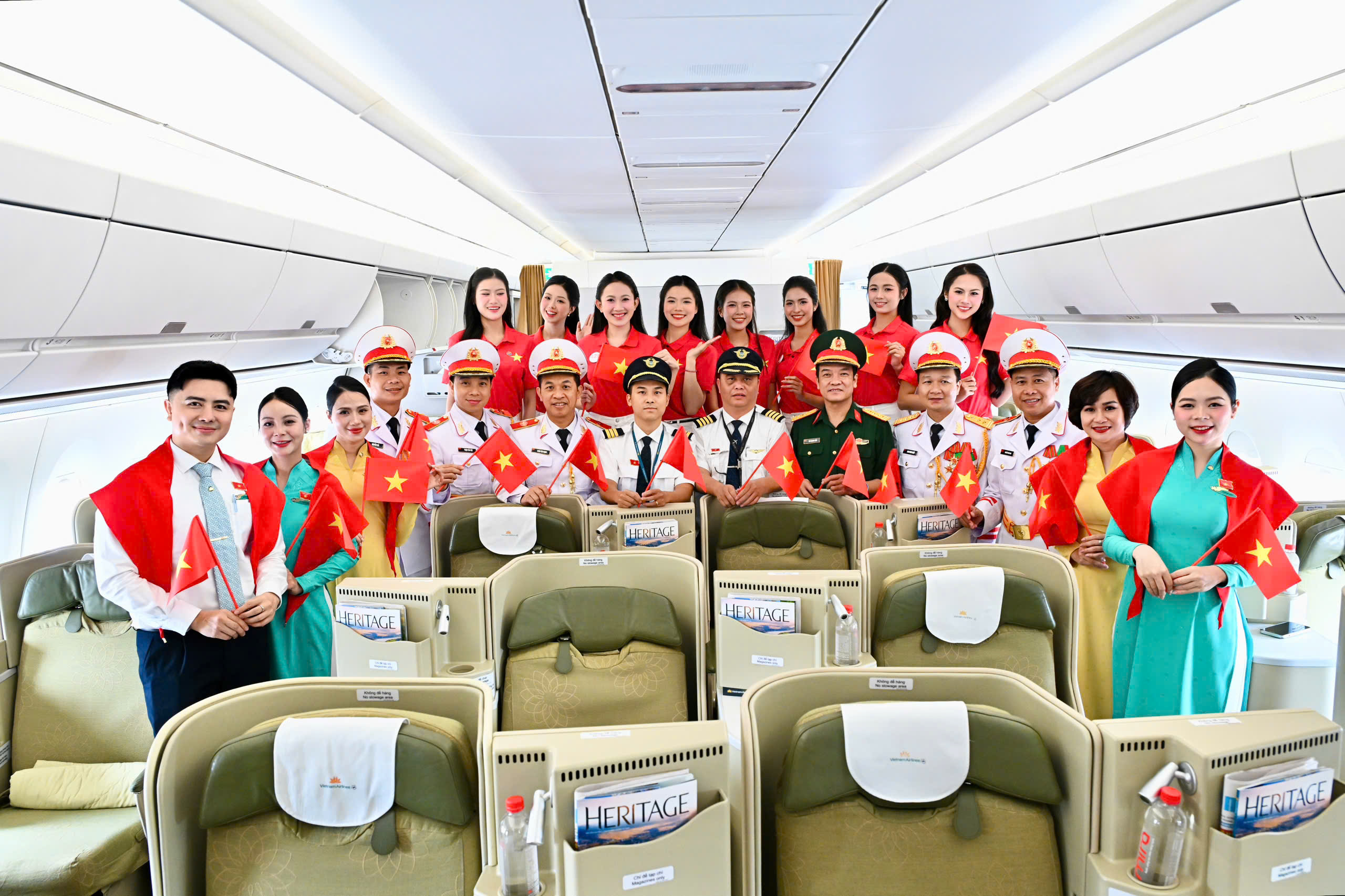 Giai điệu Tổ quốc vang lên ở độ cao 10.000 mét trên chuyến bay Vietnam Airlines