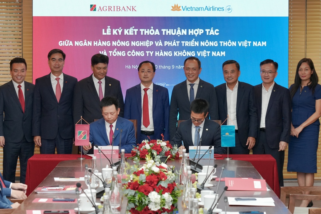 Vietnam Airlines - Agribank kết nối hệ sinh thái hàng không - tài chính