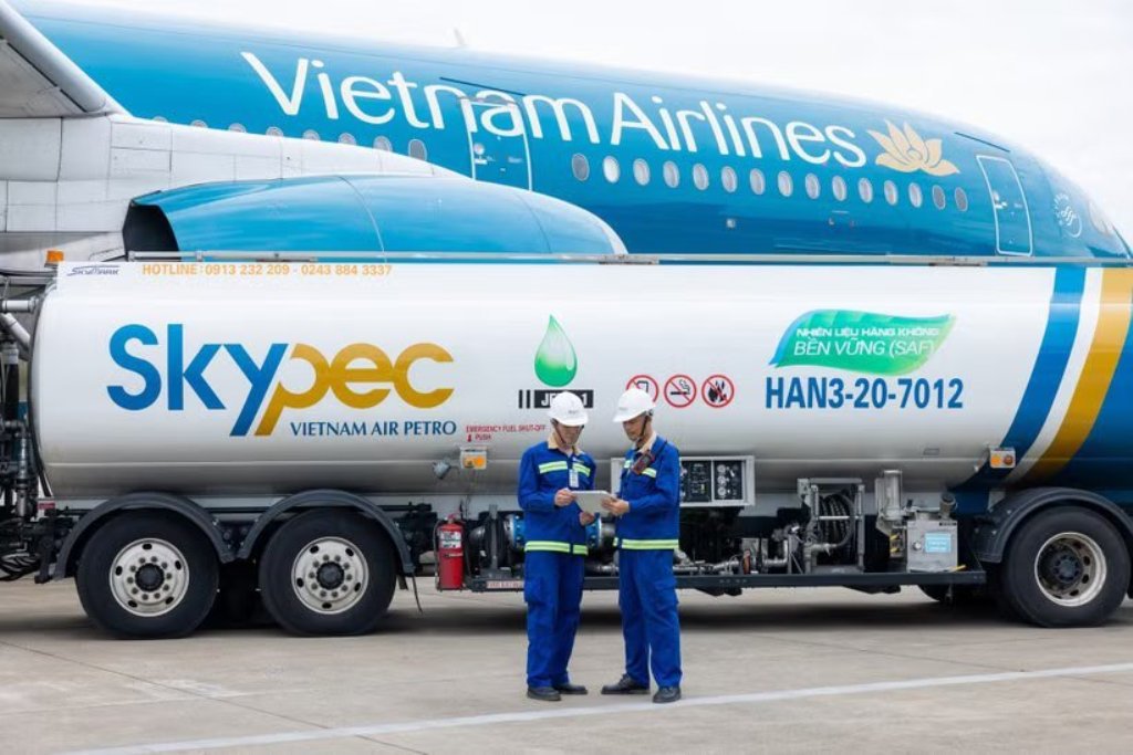 Kéo dài thời hạn áp dụng thuế nhập khẩu ưu đãi, thuế BVMT, thuế GTGT đối với xăng, dầu và nhiên liệu bay đến hết năm 2026