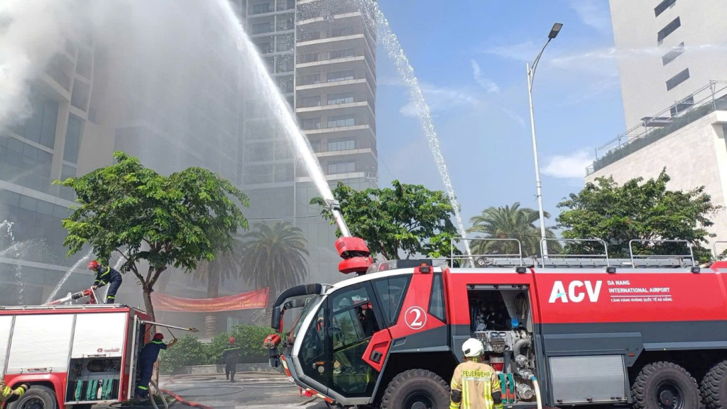 Cảng HKQT Đà Nẵng tham gia tốt cuộc thực tập phương án chữa cháy, cứu nạn với Bộ Công an
