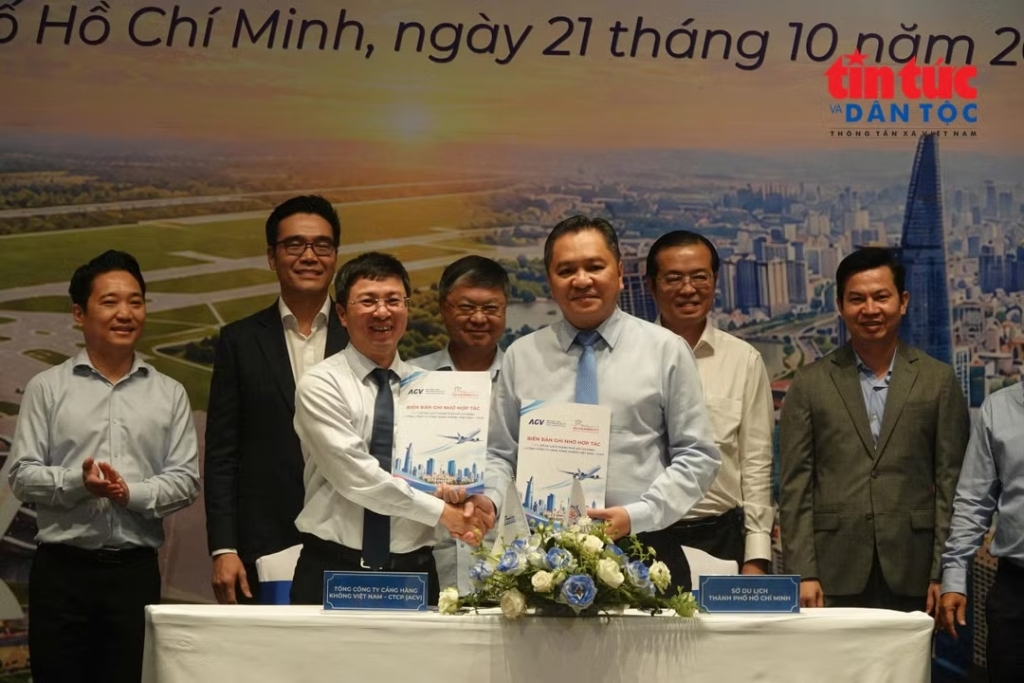 Thành phố Hồ Chí Minh tăng kết nối hàng không để mở rộng thị trường khách
