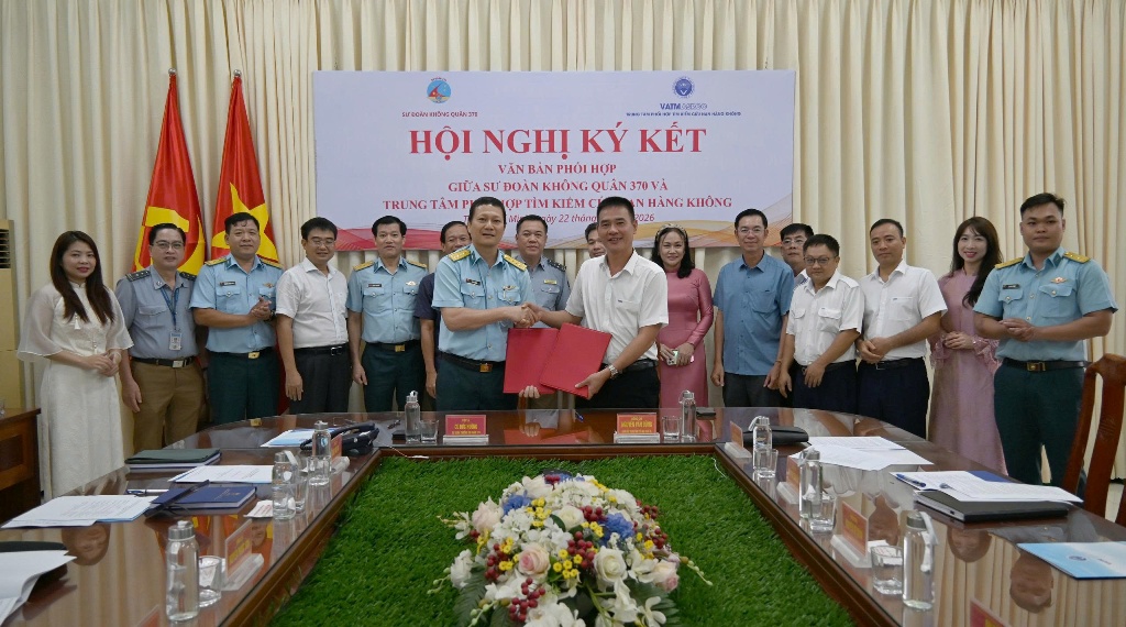 Hội nghị ký kết Văn bản phối hợp giữa Trung tâm Phối hợp tìm kiếm cứu nạn hàng không và Sư đoàn Không quân 370