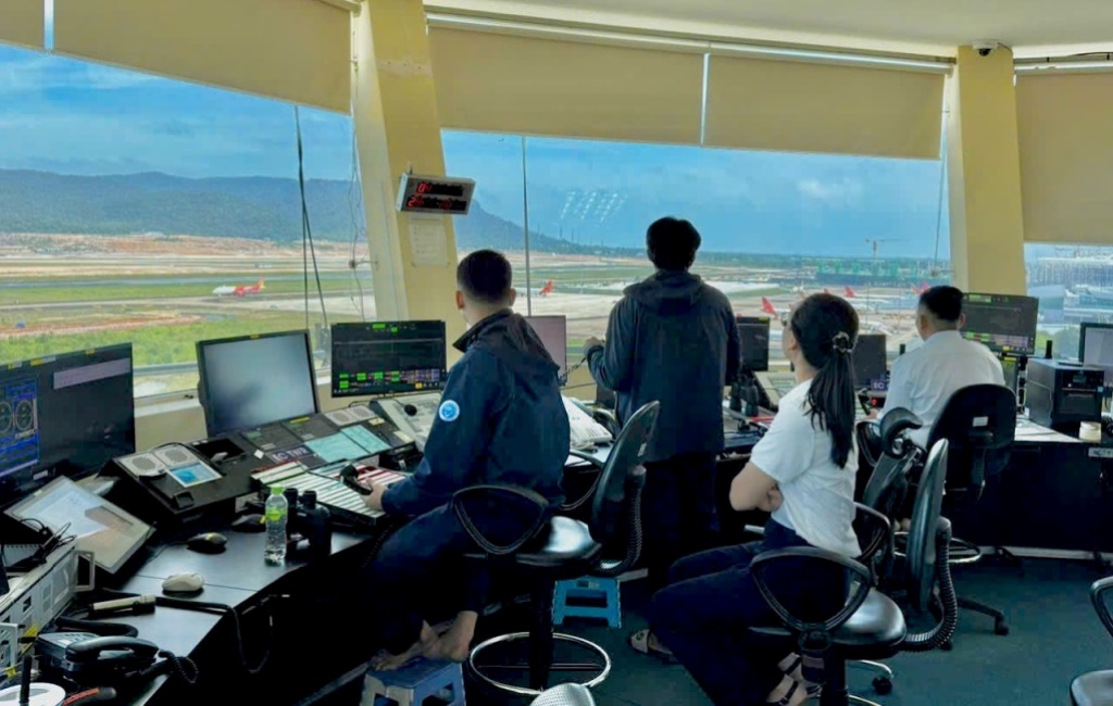 Điều hành 05 chuyến bay hạ cánh thành công tại đường cất hạ cánh số 2 Cảng HKQT Phú Quốc 